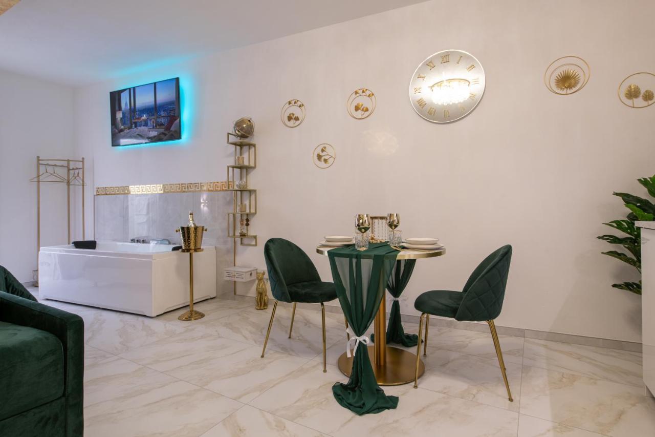 Fashion Apartment Gold Bologna With Jacuzzi & Car Garage Exterior foto