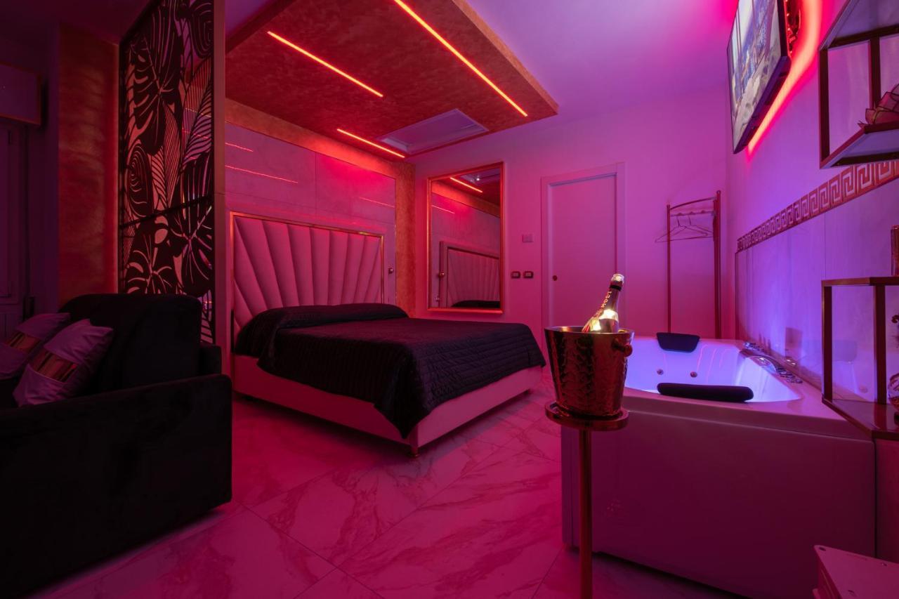 Fashion Apartment Gold Bologna With Jacuzzi & Car Garage Exterior foto