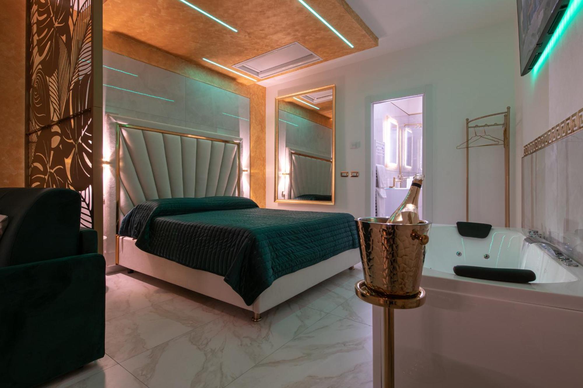 Fashion Apartment Gold Bologna With Jacuzzi & Car Garage Exterior foto